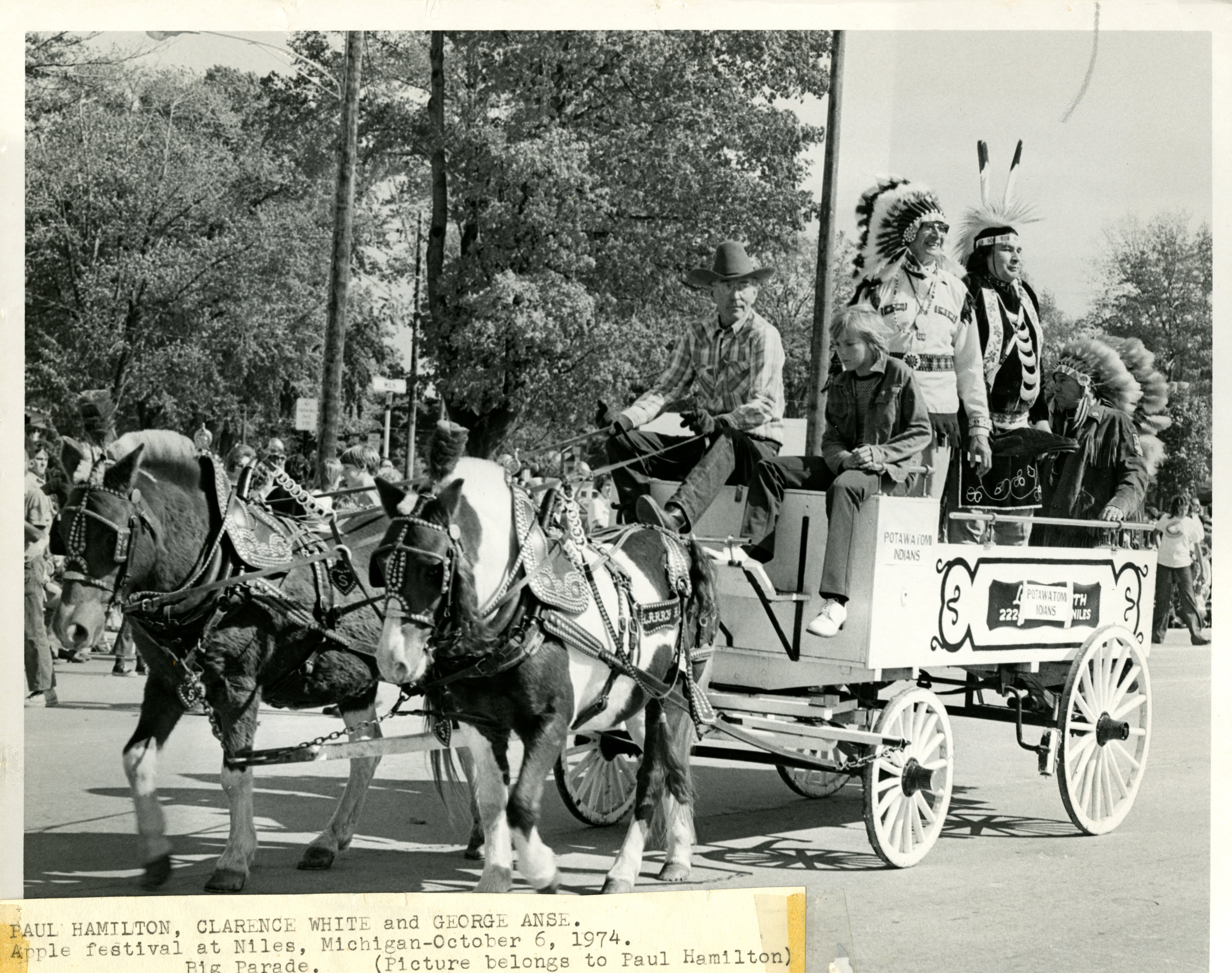 Apple Festival parade at Niles Wiwkwébthëgen